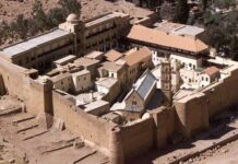 Στην Αίγυπτο ο Μητσοτάκης για την ενθρόνιση του νέου Αρχιεπισκόπου Σινά