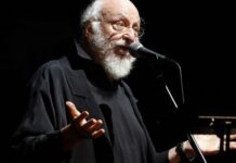 Ο αποχαιρετισμός στον Διονύση Σαββόπουλο