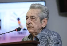 Πέθανε ο πρώην πρόεδρος της ΕΣΗΕΑ Αριστείδης Μανωλάκος