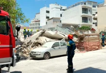 Κατέρρευσε κτίριο στα Πετράλωνα – Αναφορές για μία εγκλωβισμένη στα συντρίμμια