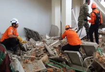Εφιάλτης στην Ινδονησία: Τουλάχιστον 47 νεκροί από τον σεισμό των 7,7 Ρίχτερ