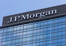 JP Morgan: Θετική για τις μετοχές – Η Ελλάδα παραμένει φθηνότερη από την Ευρωζώνη