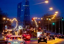 Ευρωζώνη: Η οικονομία ανεβάζει ταχύτητα, αλλά η ενέργεια ξαναφέρνει τον πληθωρισμό – Τι σημαίνει για επιχειρήσεις και επιτόκια